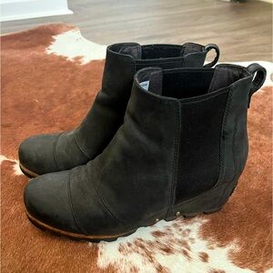 Size 9.5 Sorel Lea Wedge Boots
